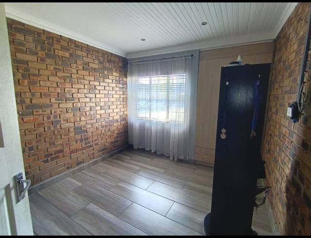 4 BEDROOM FREESTANDING FOR SALE IN SUNAIR PARK